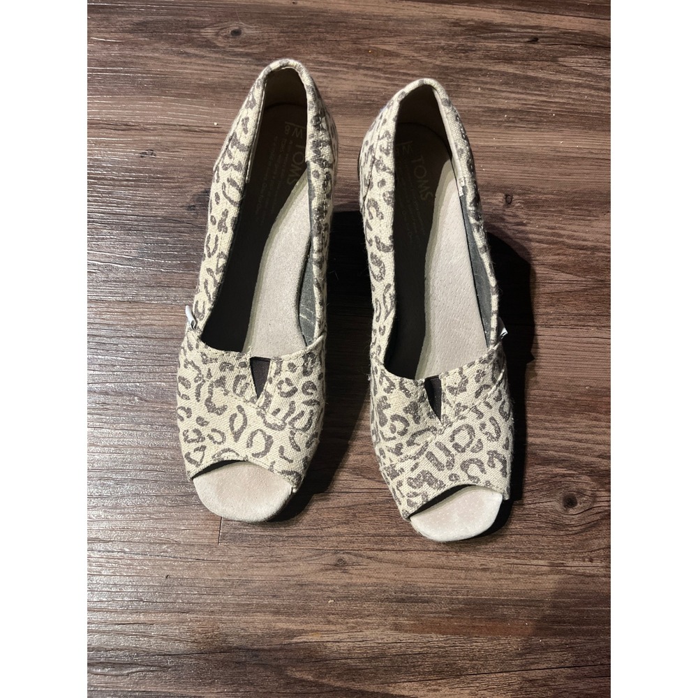 TOMS Leopard Print Peep‎ Toe Wedge Heels Women's Shoes Size 8